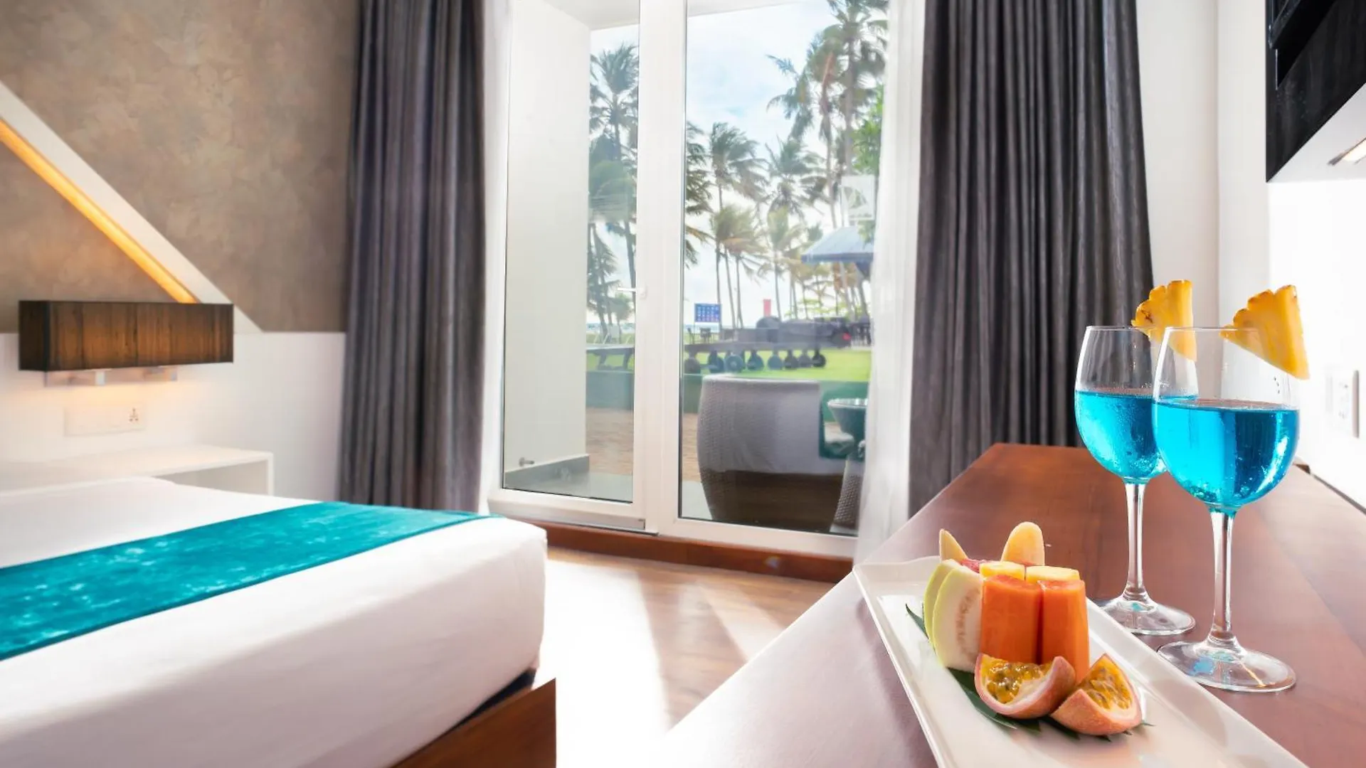 Camelot Beach Hotel Negombo 4*,