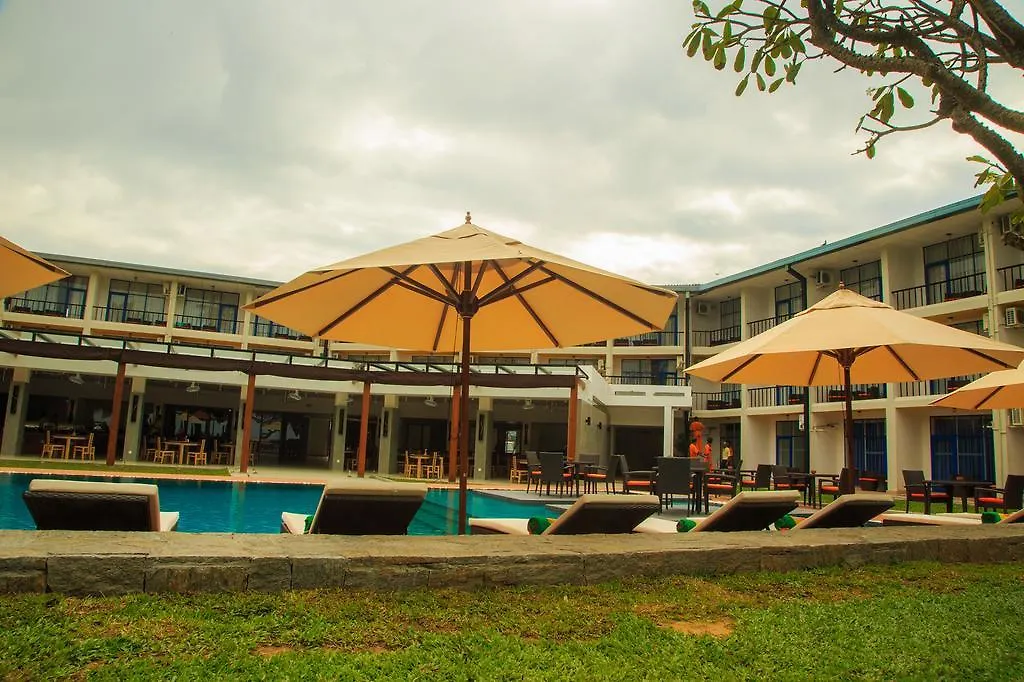 Camelot Beach Hotel Negombo