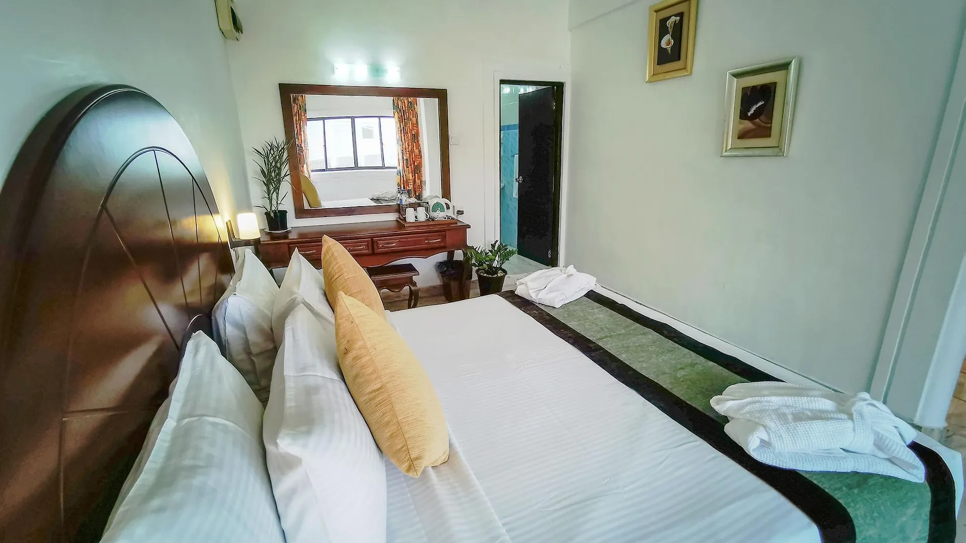 Camelot Beach Hotel Negombo