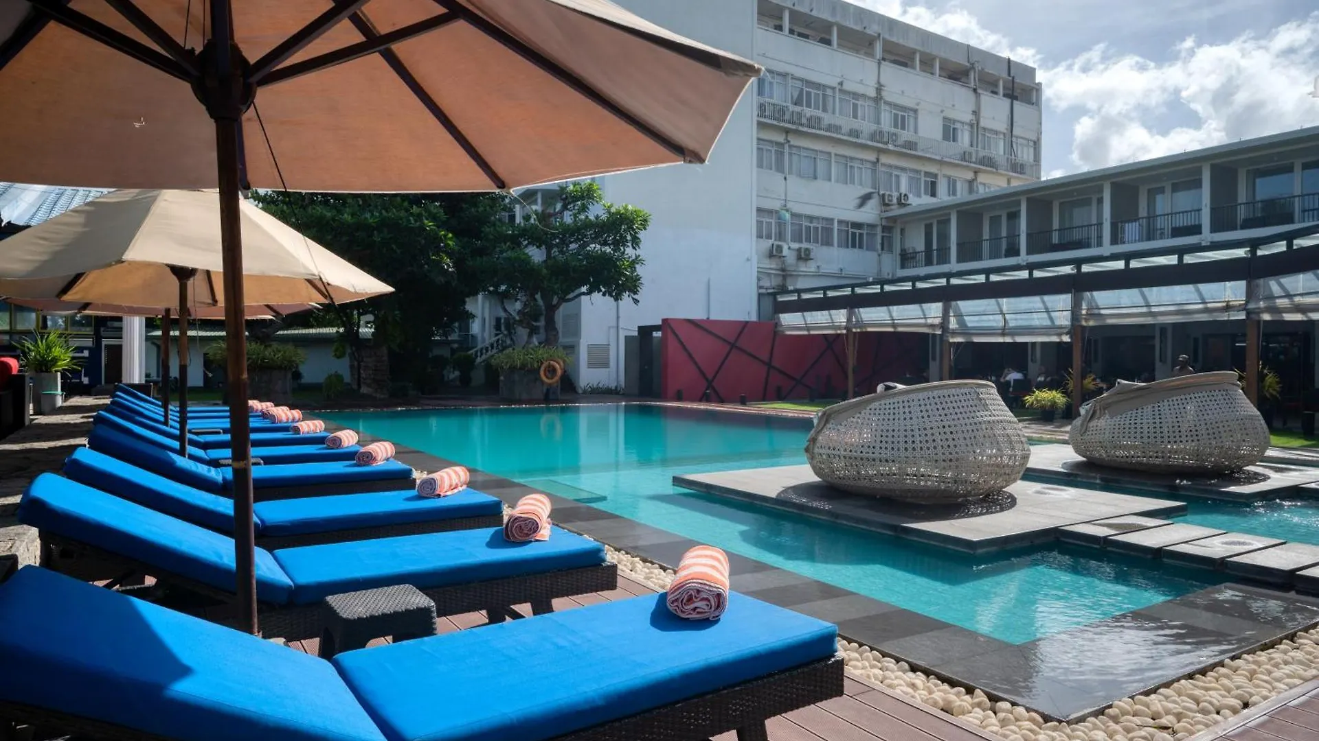 ****  Camelot Beach Hotel Negombo Sri Lanka
