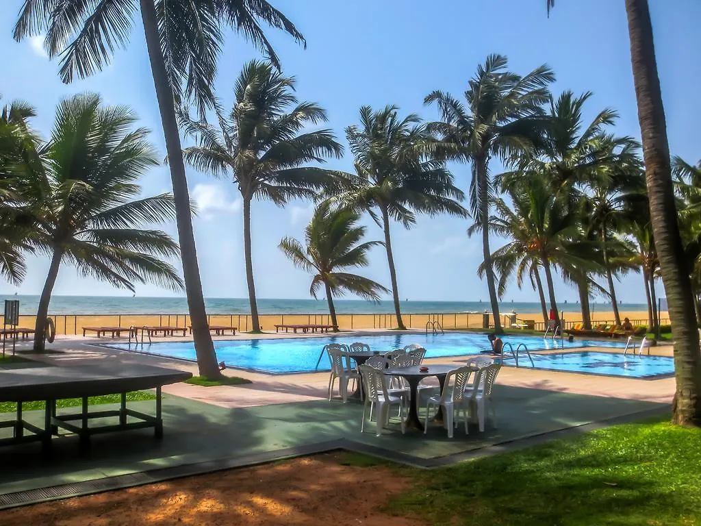 Camelot Beach Hotel Negombo 4*,