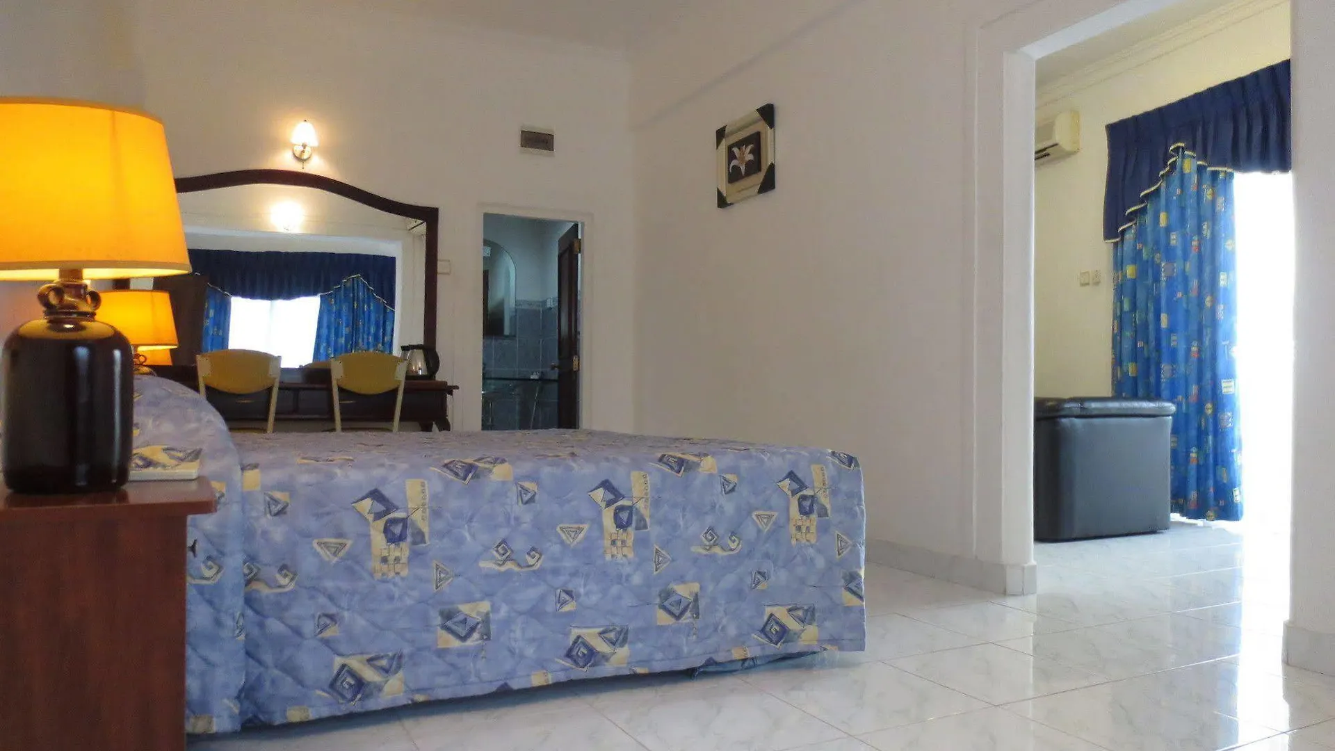 Camelot Beach Hotel Negombo 4*,