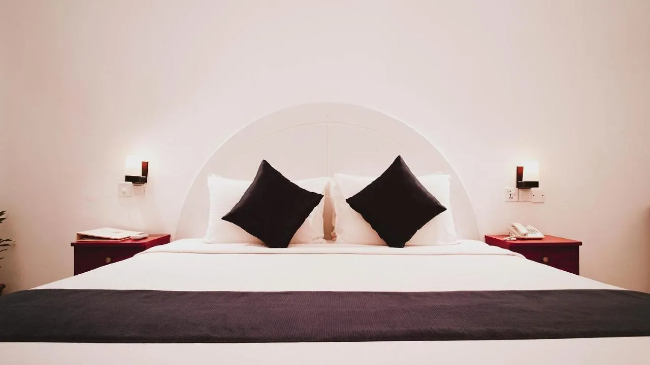 Camelot Beach Hotel Negombo