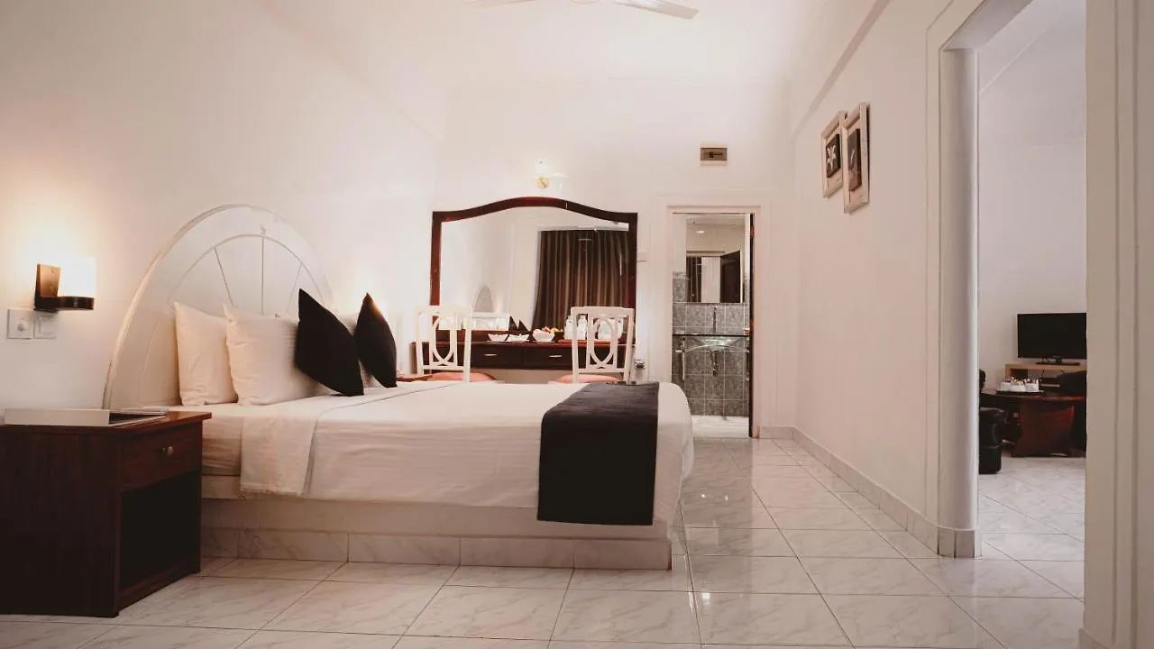 Camelot Beach Hotel Negombo